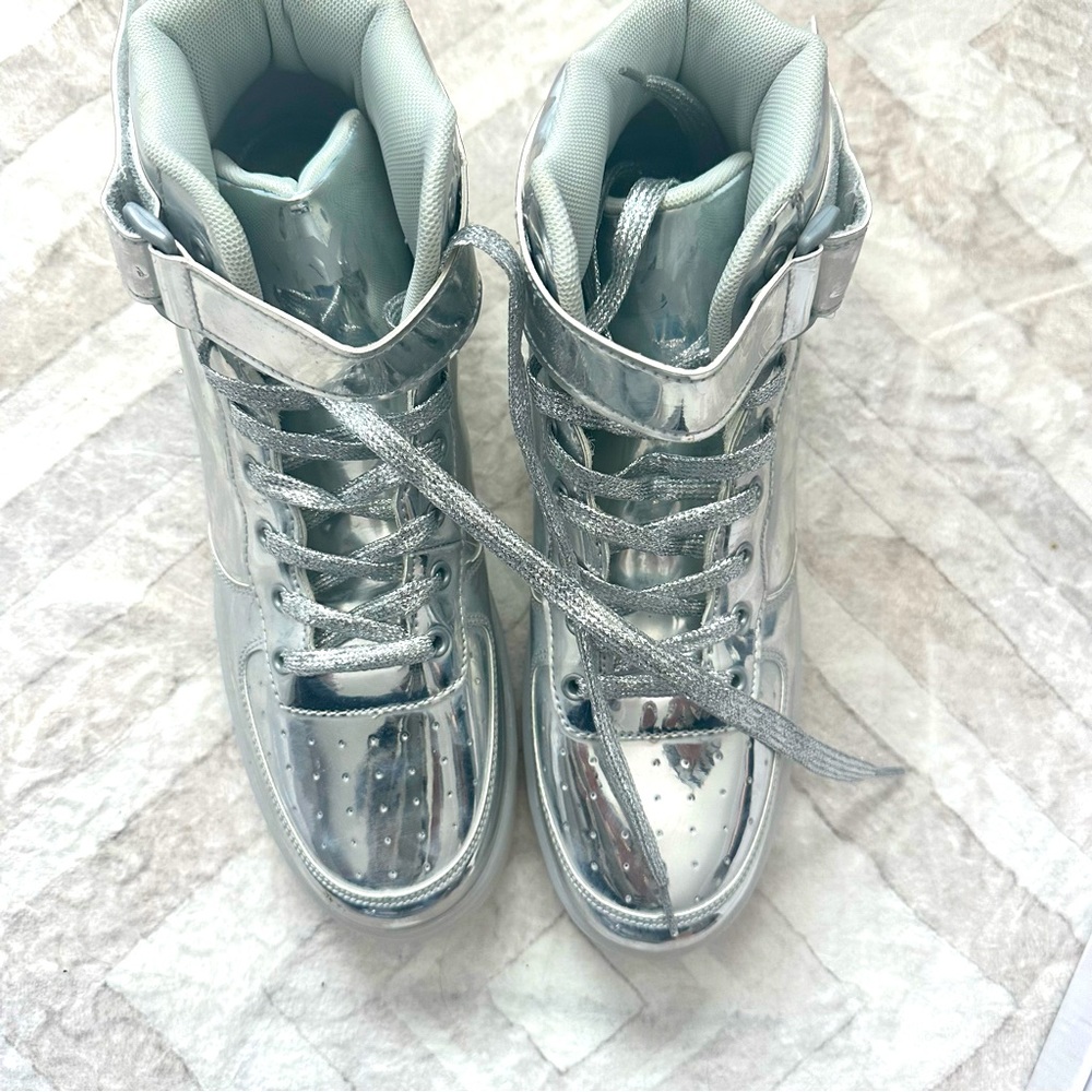 Gary M Metallic Sneakers